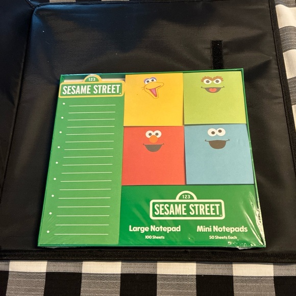 Sesame Street Colorful Notepad Collection - Picture 2 of 5